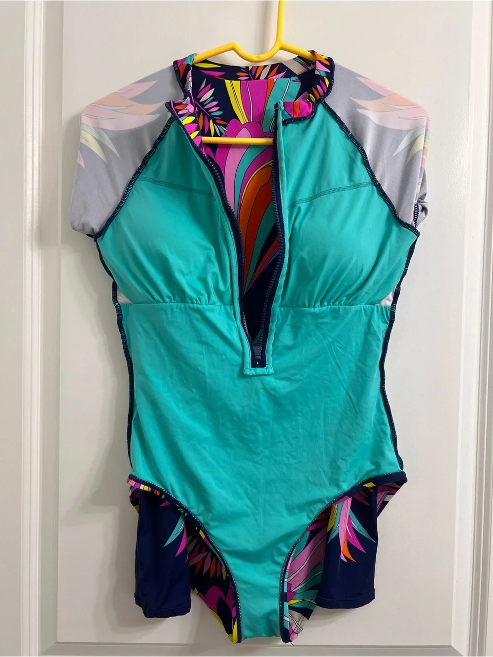 TRINA TURK Multicolor Paralia 1 Pc Paddle Swimsuit Rashguard Sz Medium